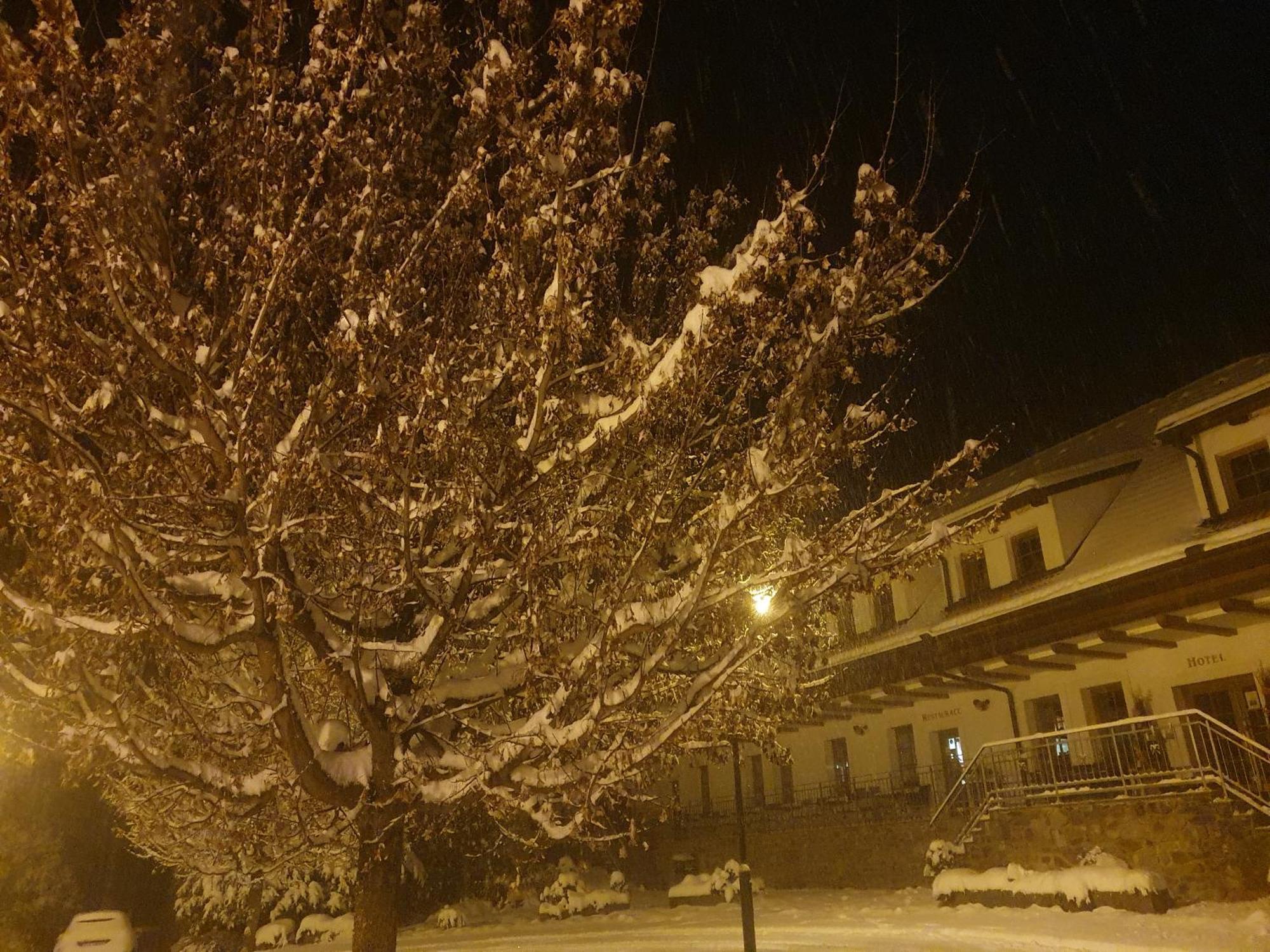 Hotelovy A Jezdecky Areal Dvur Krutenice المظهر الخارجي الصورة